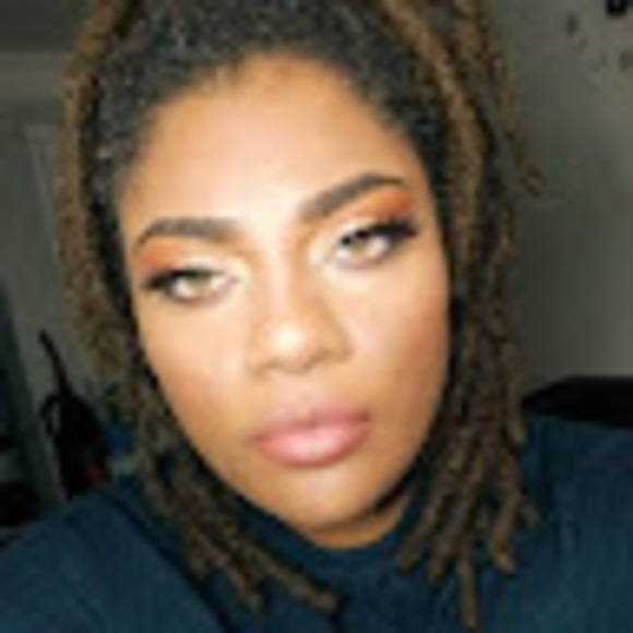 Meet your Posher, Denisha - Picture 1 of 1